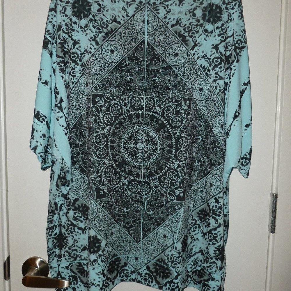 Womens top new with tag. 3X  Beautiful design print.. Teal & black.